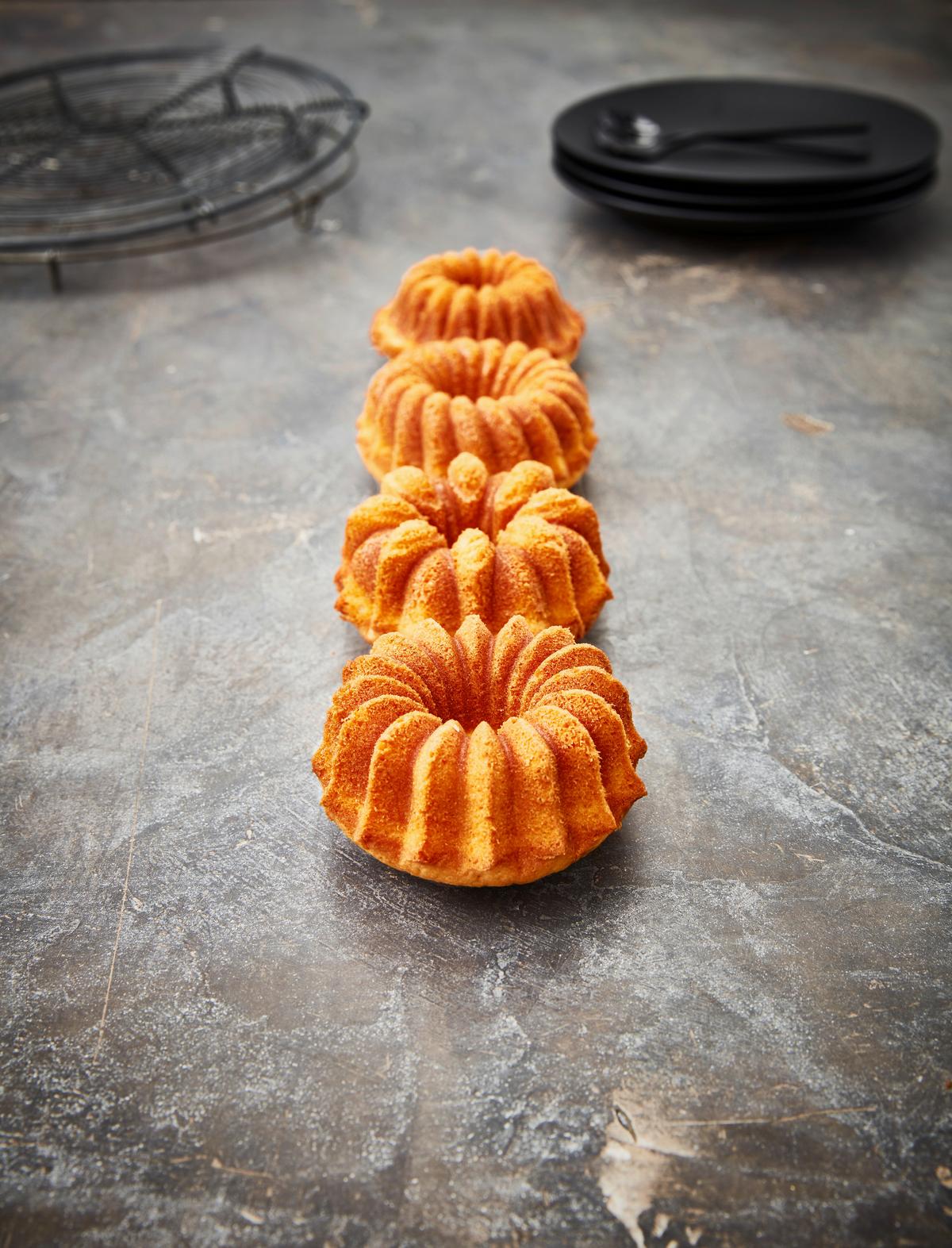 FORMA DO BABKI 887282 - kolor złoty, Design, metal (24/4,5/24cm) - Birkmann