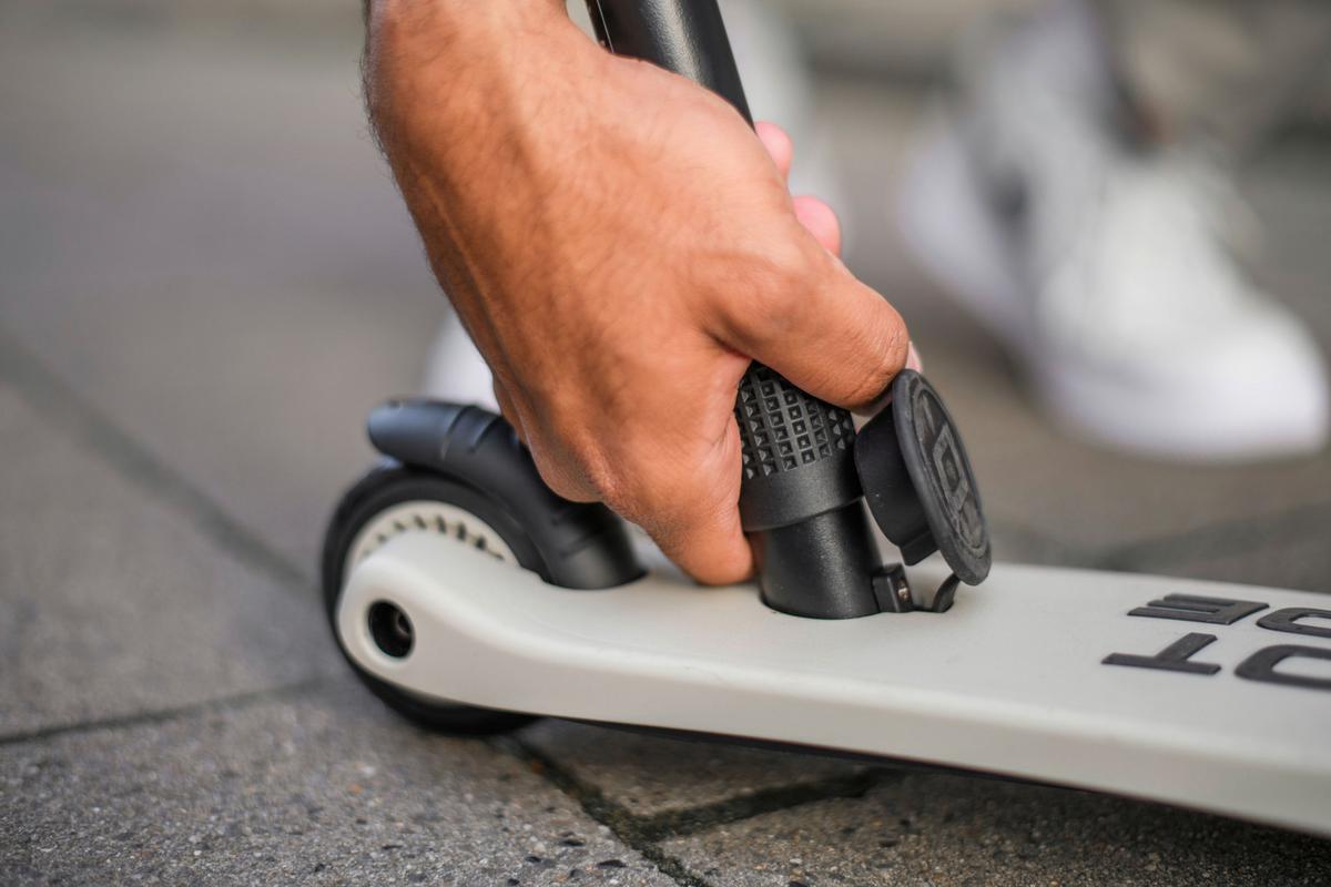 HULAJNOGA DLA DZIECI HIGHWAYKICK 1 PUSH&GO - jasnoszary, Trend, tworzywo sztuczne (3,1kg) - Scoot and Ride