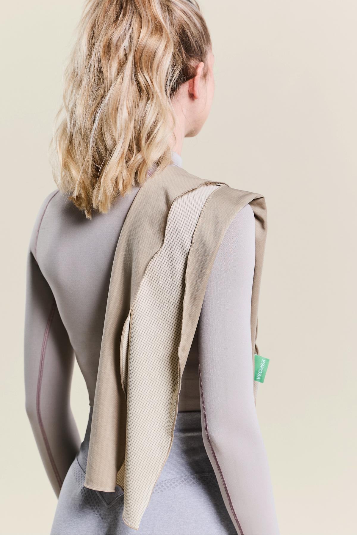 RĘCZNIK SPORTOWY COLLY - beżowy/ciemnoszary, tkanina (30/100cm) - Esposa