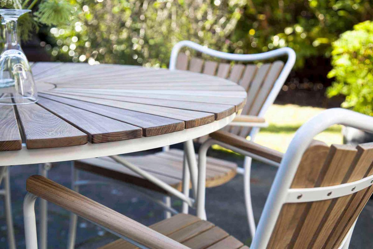 Gartentischgruppe Ellen Weiß/Teak 6-tlg. - Weiß Hochglanz/Teakfarben, Natur, Holz/Metall (180/180/78cm) - Gardenson