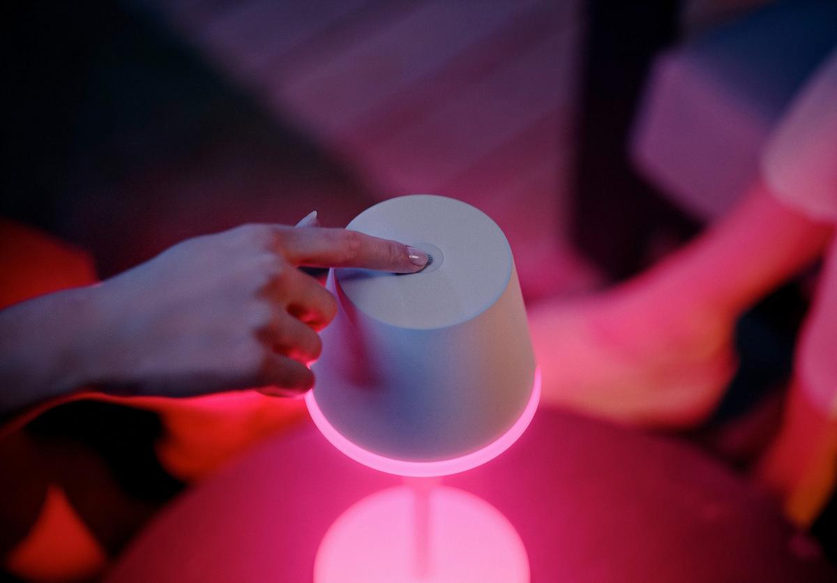 LAMPA STOŁOWA Z AKUMULATOREM 40457100 HUE PHILIPS - biały, Design, metal (14,2/35cm) - Philips HUE