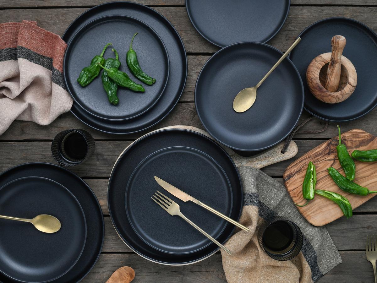 ZASTAWA STOŁOWA UNO BLACK - czarny, Design, ceramika (36,5/36,5/34,5cm) - Creatable