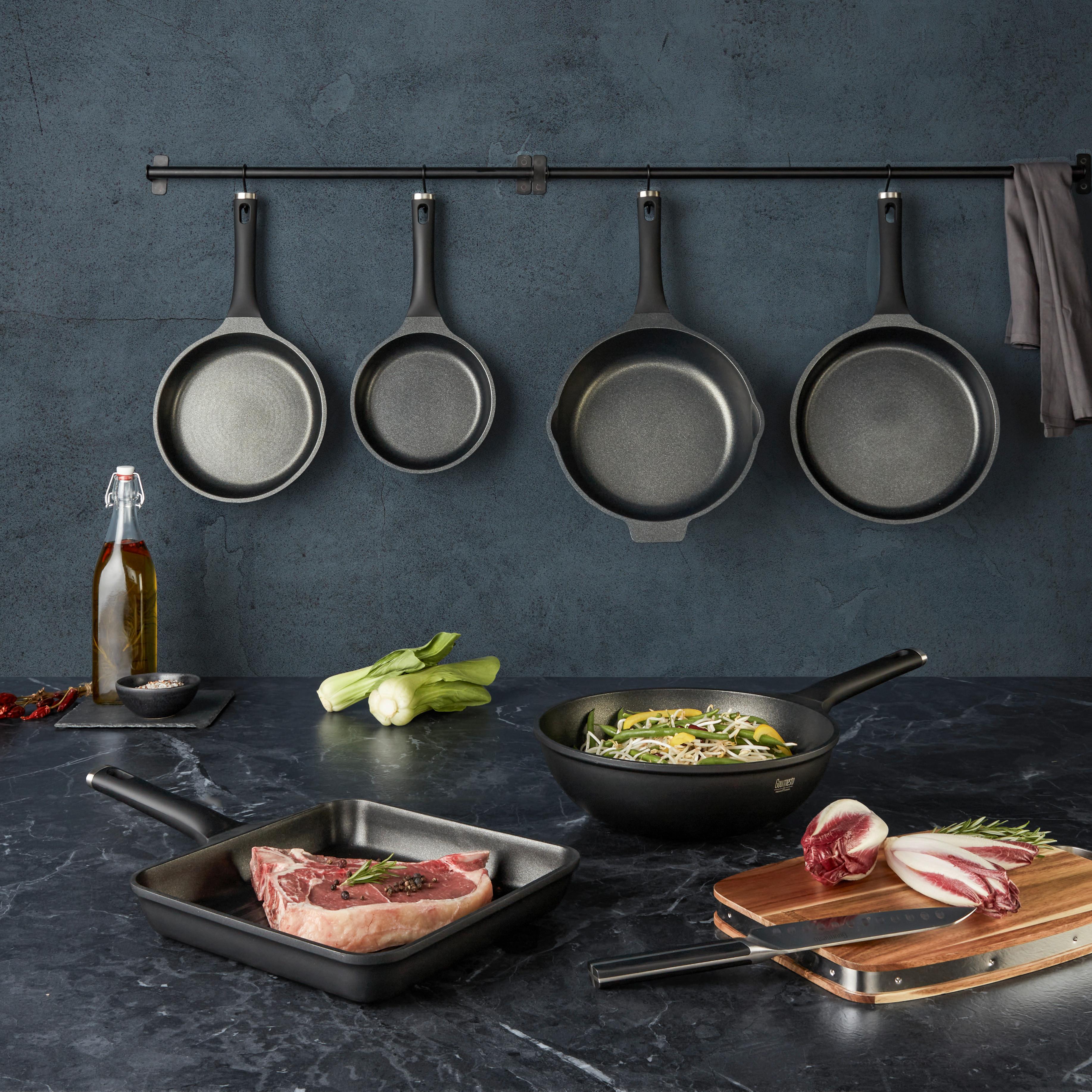 STEKPANNA BLACK LINE - svart, Klassisk, metall/plast (24/5cm) - Gourmesto