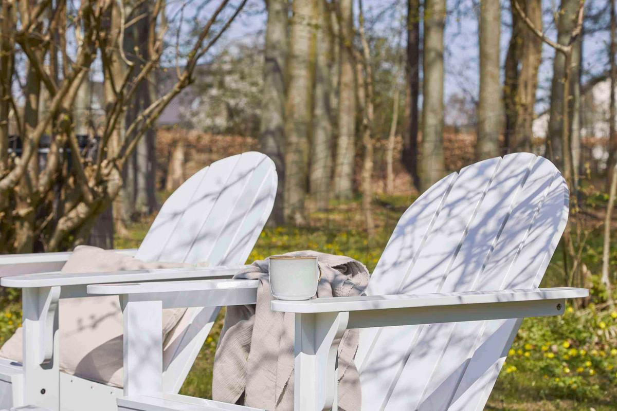 Gartenliege Adirondack - Weiss Hochglanz, Natur, Holz (105/88/80cm) - Gardenson