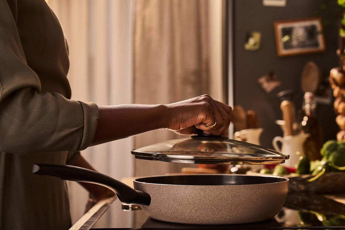 PATELNIA DO DUSZENIA 1027803 ZWILLING - beżowy/czarny, Basics, metal (28cm) - Ballarini