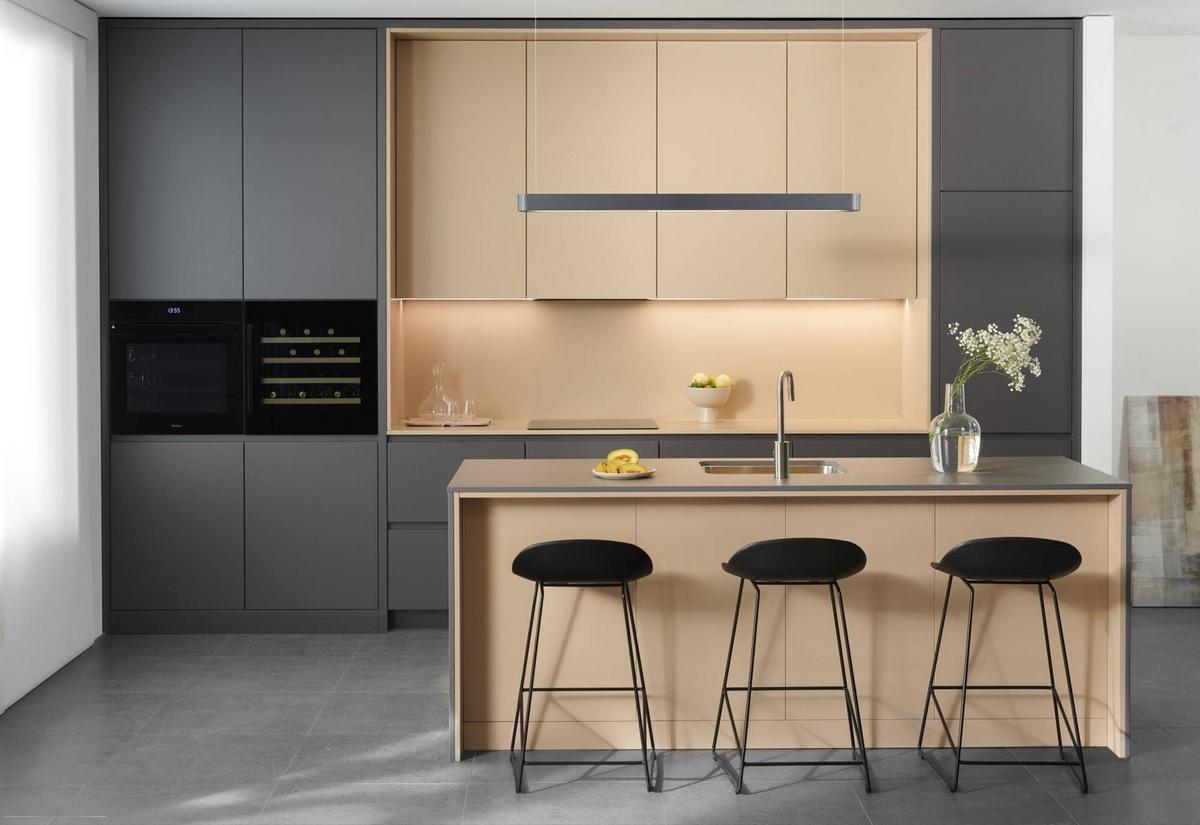 Weinkühlschrank WK341210S - Schwarz, Metall (59/59,5/60,8cm) - Amica