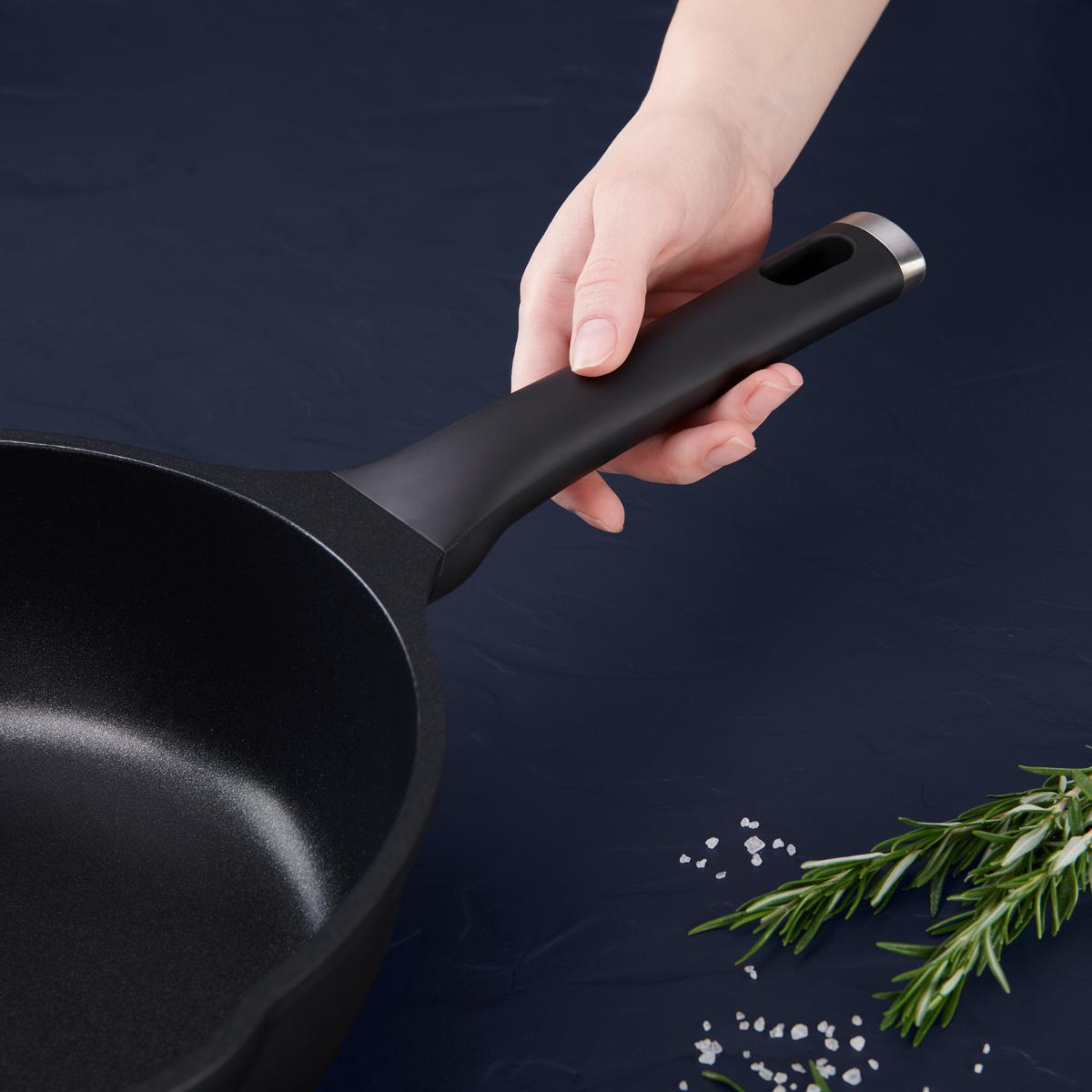 Tigaie Black Line 28 cm - negru, Konventionell, plastic/metal (28/8,5cm) - Gourmesto
