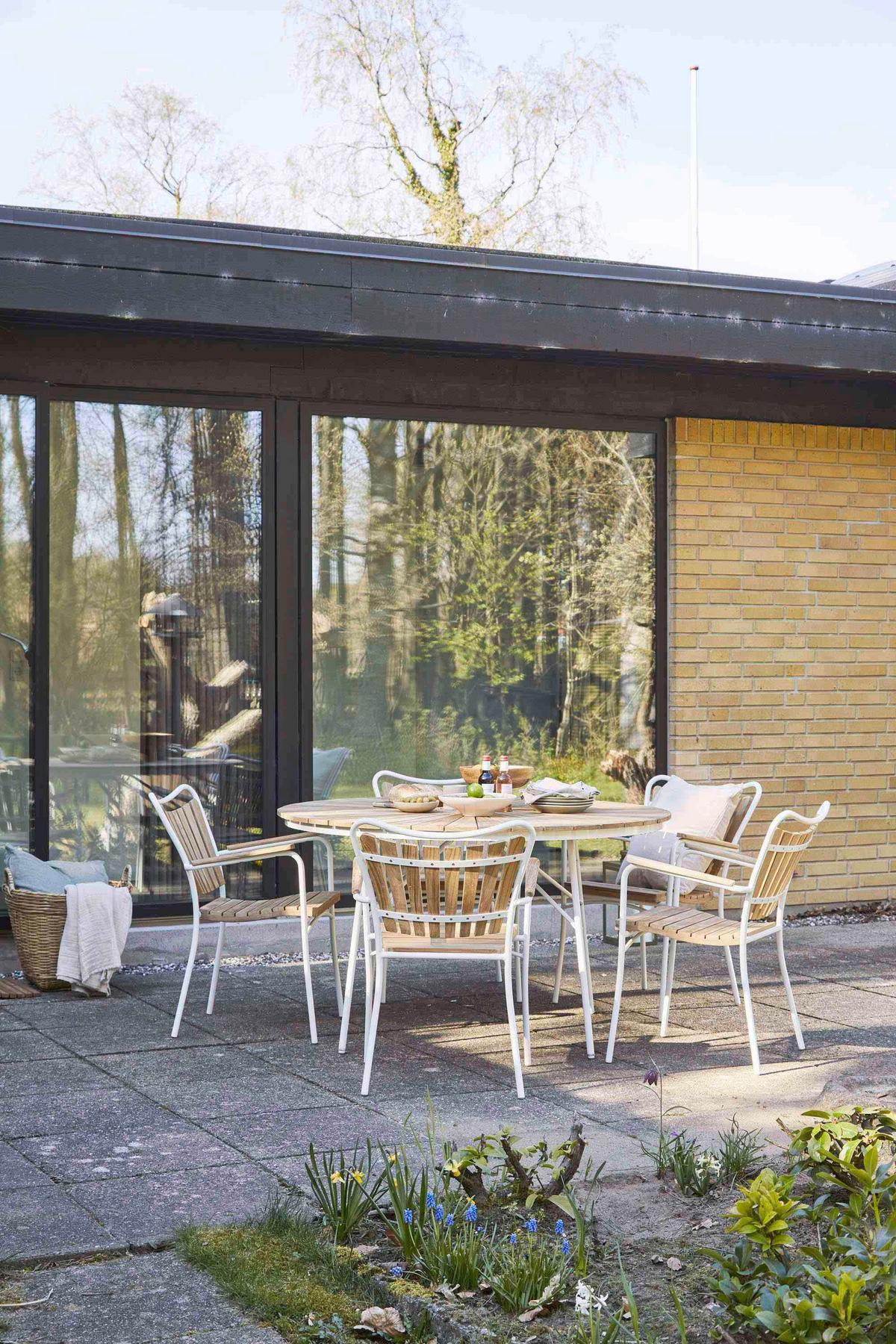 Gartentisch Ellen Weiß/Teak - Weiß Hochglanz/Teakfarben, Natur, Holz/Metall (130/130/74cm) - Gardenson