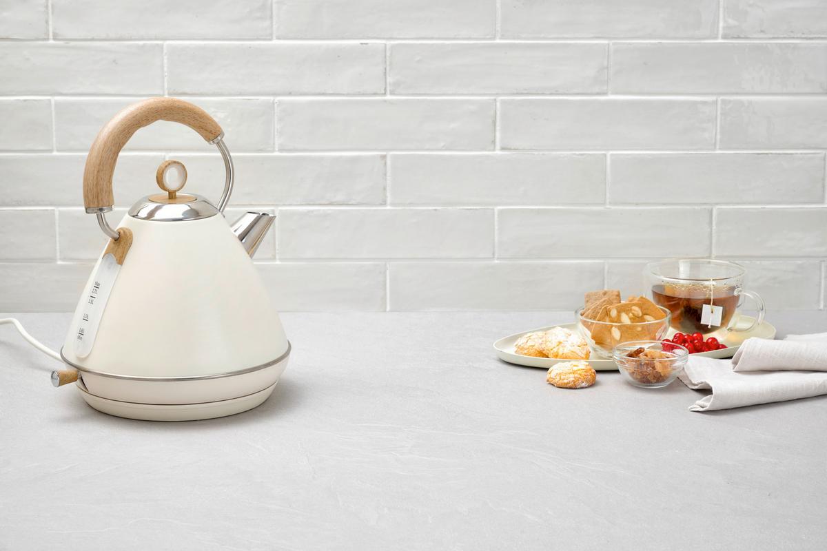 CZAJNIK ELEKTRYCZNY SWK-1115 - kremowy, Basics, tworzywo sztuczne/metal (25/22,5/29,7cm) - Homeware Profession.