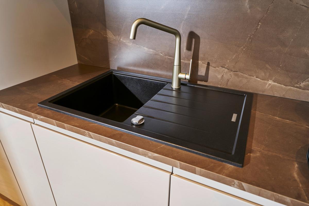 Einbauküche Alpha Lack in Sandfarben Hochglanz - Sandfarben, MODERN, Holzwerkstoff - Nolte Küchen