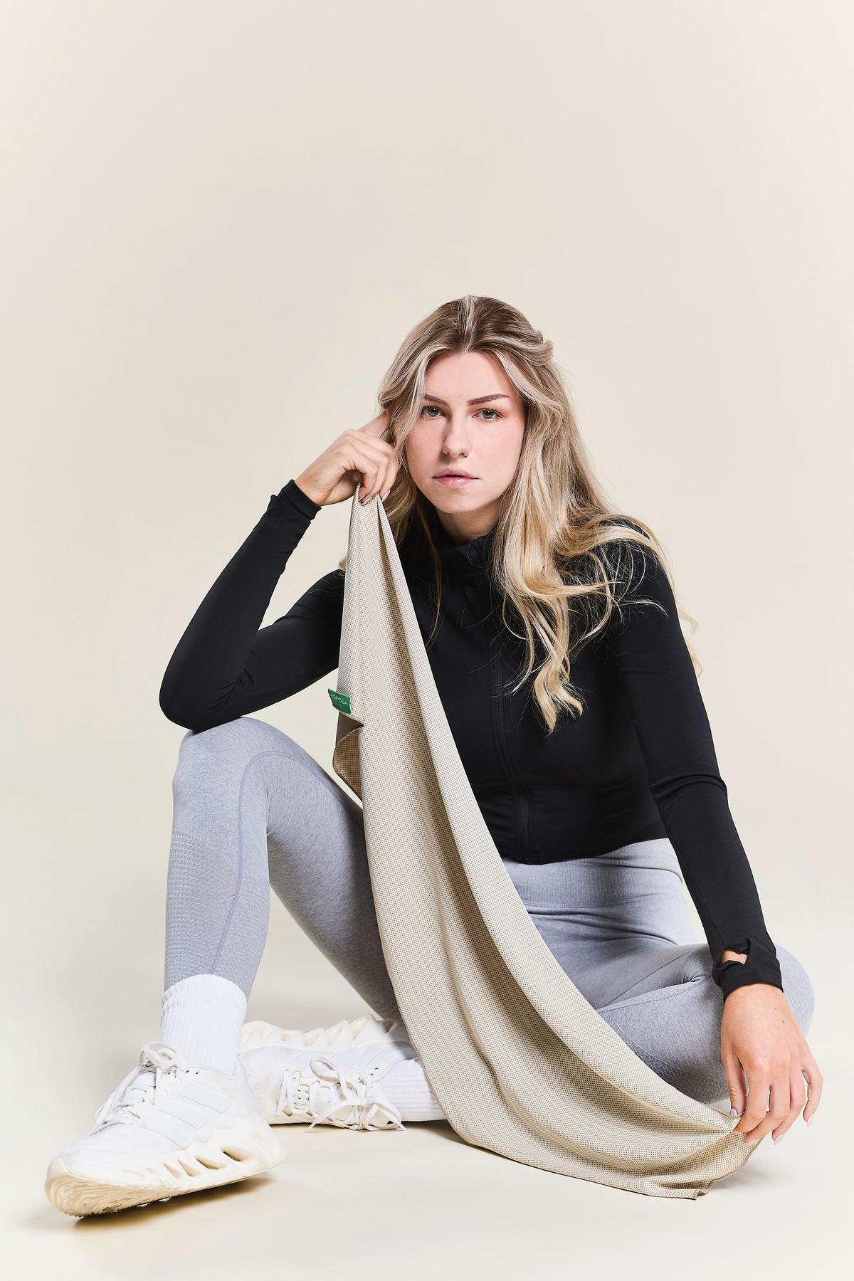 RĘCZNIK SPORTOWY COLLY - beżowy/ciemnoszary, tkanina (30/100cm) - Esposa