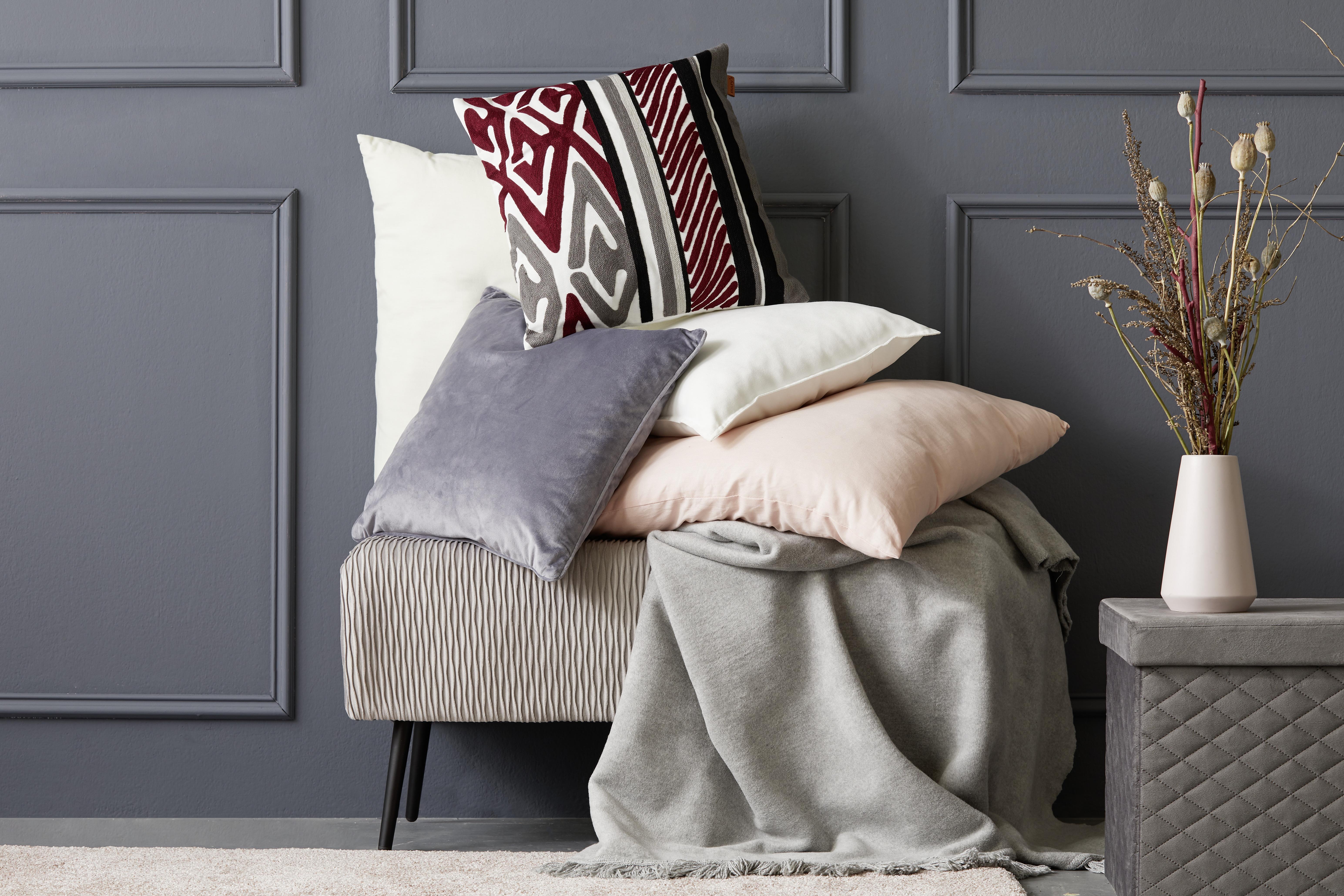Zierkissen Viola in Weiss ca. 45x45cm - Naturfarben, Konventionell, Textil (45/45cm) - Premium Living