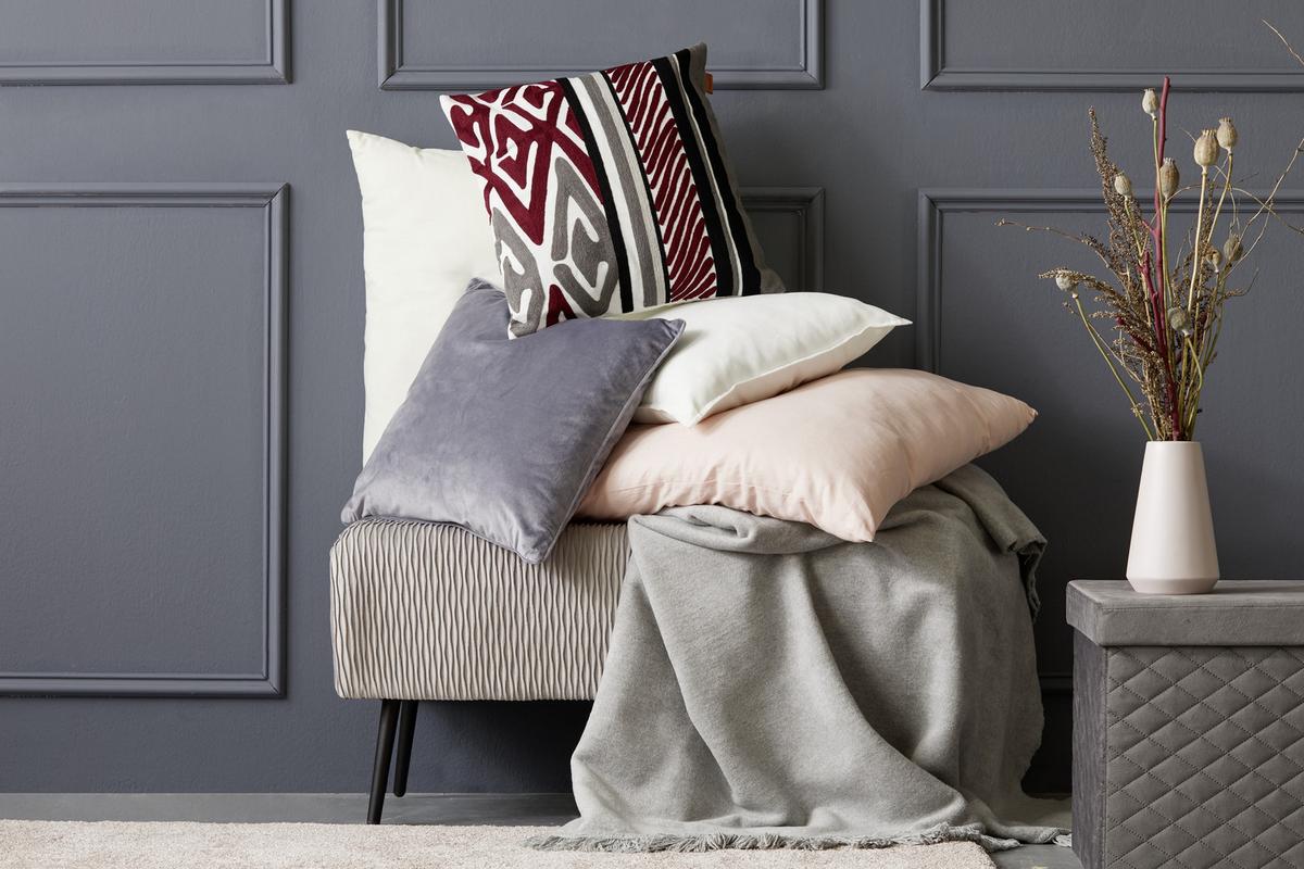 Zierkissen Viola in Weiß ca. 45x45cm - Naturfarben, KONVENTIONELL, Textil (45/45cm) - Premium Living