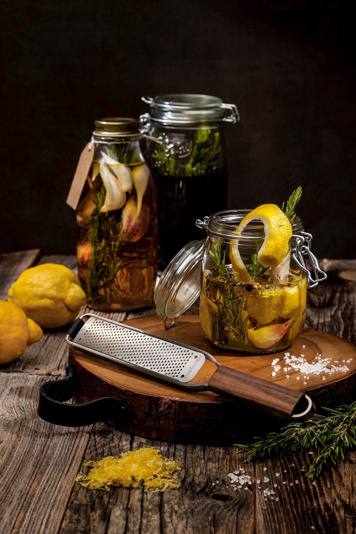 TARKA 43320 - kolor orzecha włoskiego, Basics, tworzywo sztuczne/metal (31/3,9/1,5cm) - MICROPLANE