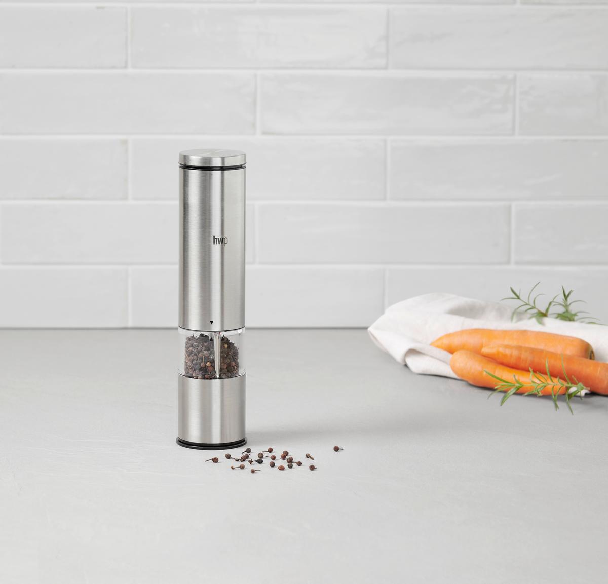 MŁYNEK ELEKTRYCZNY SÓL/PIEPRZ DH-13B - kolor srebrny/przejrzysty, Basics, tworzywo sztuczne/metal (5,2/22cm) - Homeware Profession.