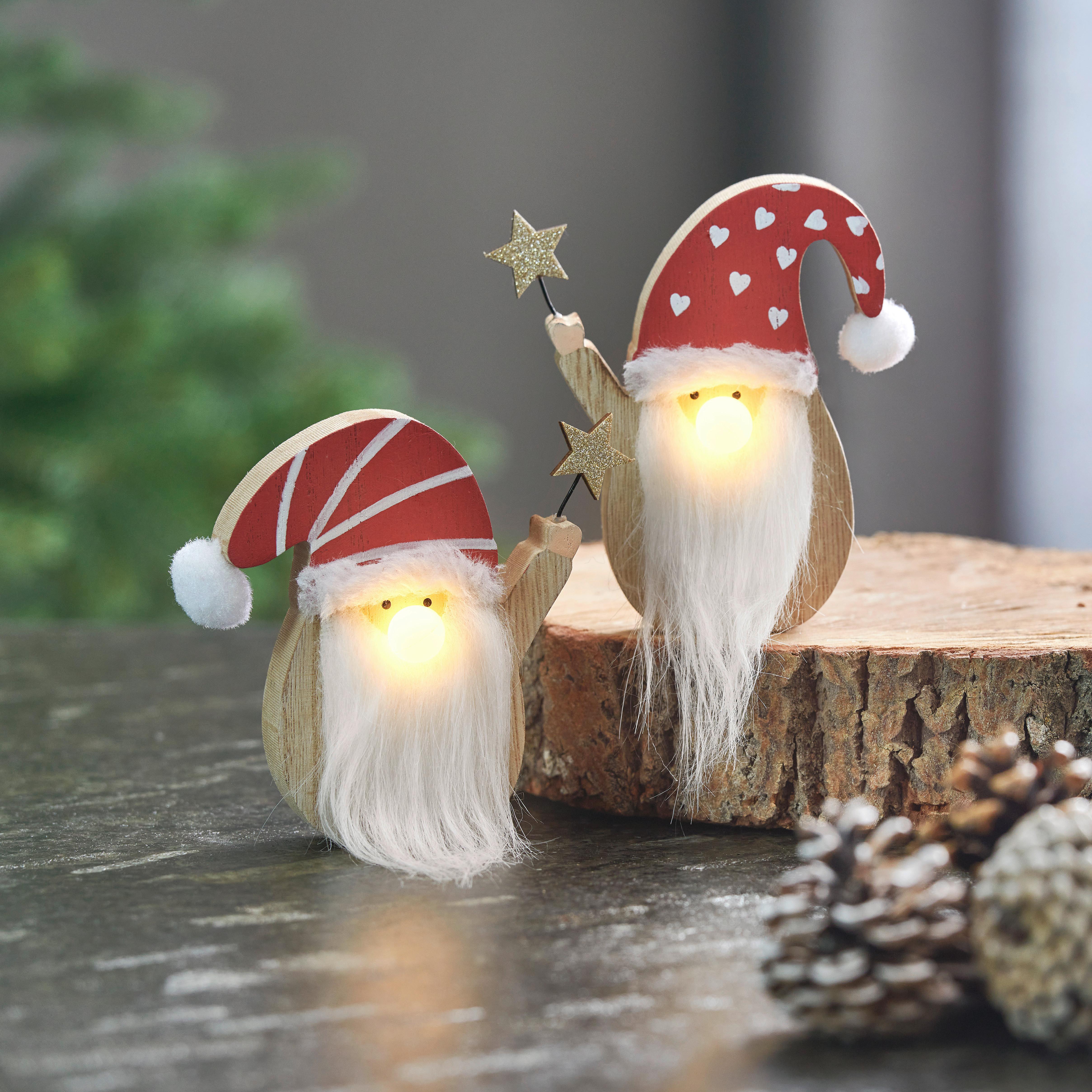 Božični Led-okrasek Yaelle -Paz-, Škrat - rdeča/bela, Konvencionalno, tekstil/les (8,5/10cm) - Premium Living