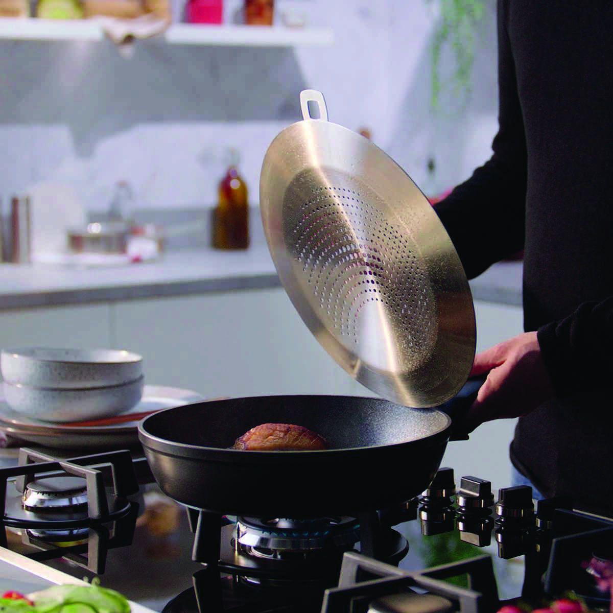 PATELNIA DO SMAŻENIA 159105281000 FISSLER - czarny, Basics, metal (28cm) - Fissler