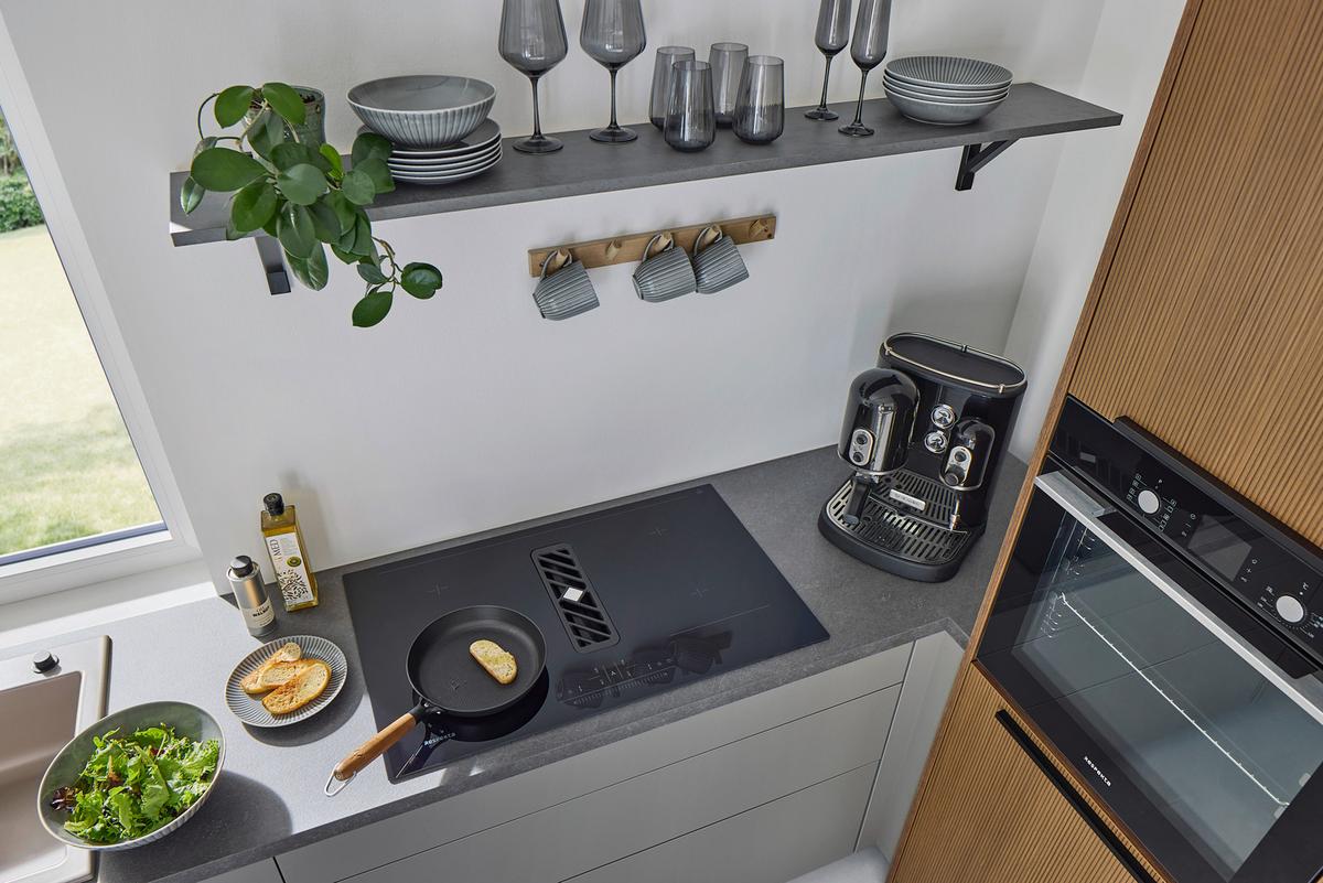 Kuhalna Plošča Z Napo Calima, 83x52cm - črna, Basics, steklo (83/20/51,5cm) - Respekta