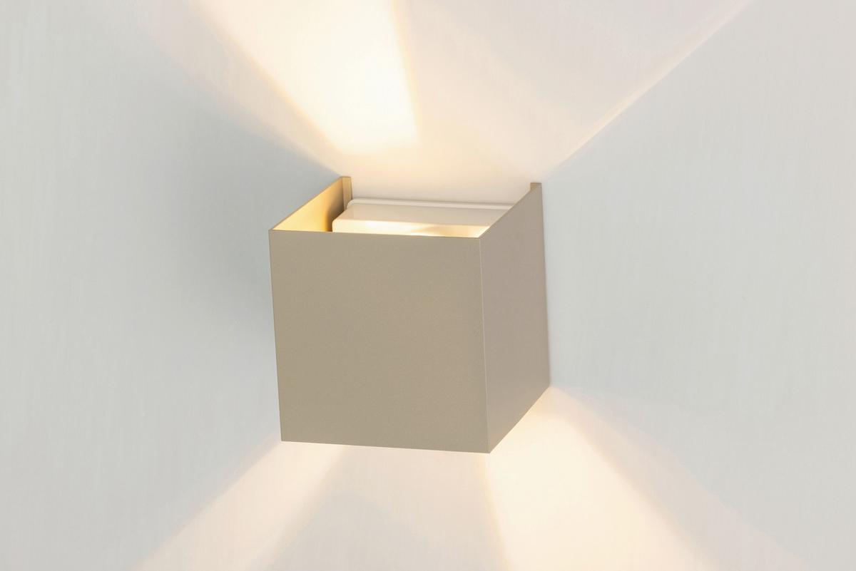 KINKIET LED ATLAS *SBN* - kolor piaskowy, Basics, tworzywo sztuczne/metal (10/10/10cm) - Novel