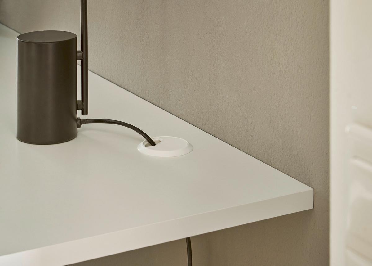 Schreibtisch Toni in Weiß - Schwarz/Weiß, KONVENTIONELL, Holzwerkstoff/Metall (160/77/74-117cm) - Mömax