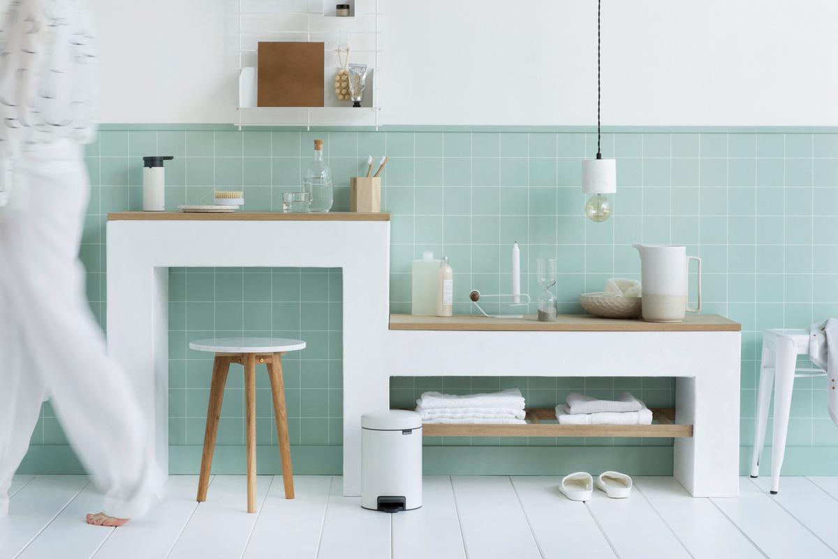 KOSZ NA ŚMIECI Z PEDAŁEM 112126 - biały, Design, tworzywo sztuczne (16,8/26,4/23,5cm) - Brabantia