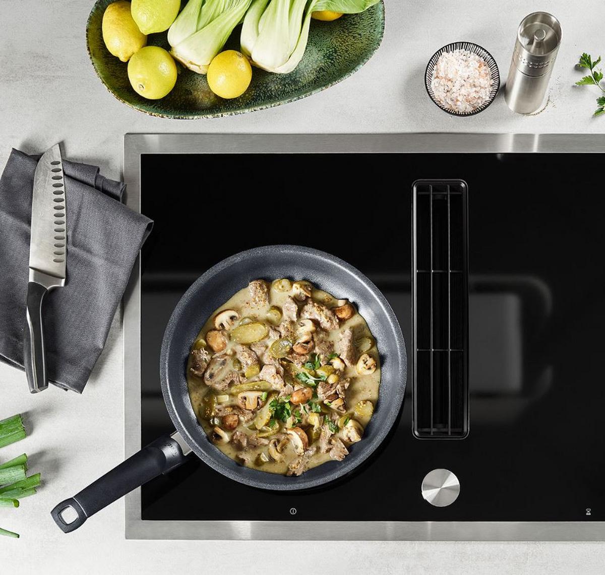 PATELNIA DO SMAŻENIA 138-105-28-100/0 FISSLER - kolor srebrny, Basics, metal (28cm) - Fissler