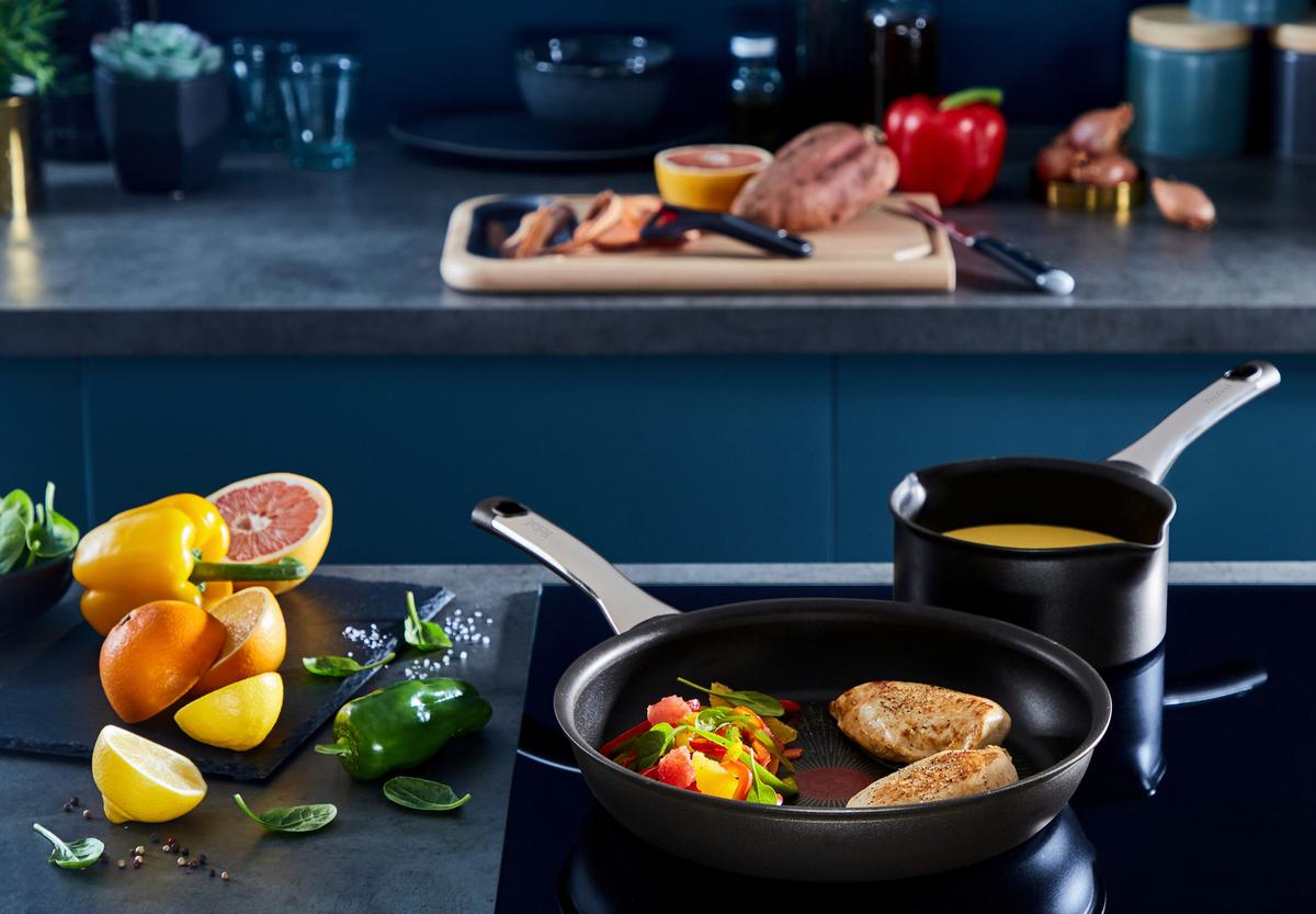 PATELNIA DO SMAŻENIA G26908 TEFAL - czarny, Basics, metal (32cm) - Tefal