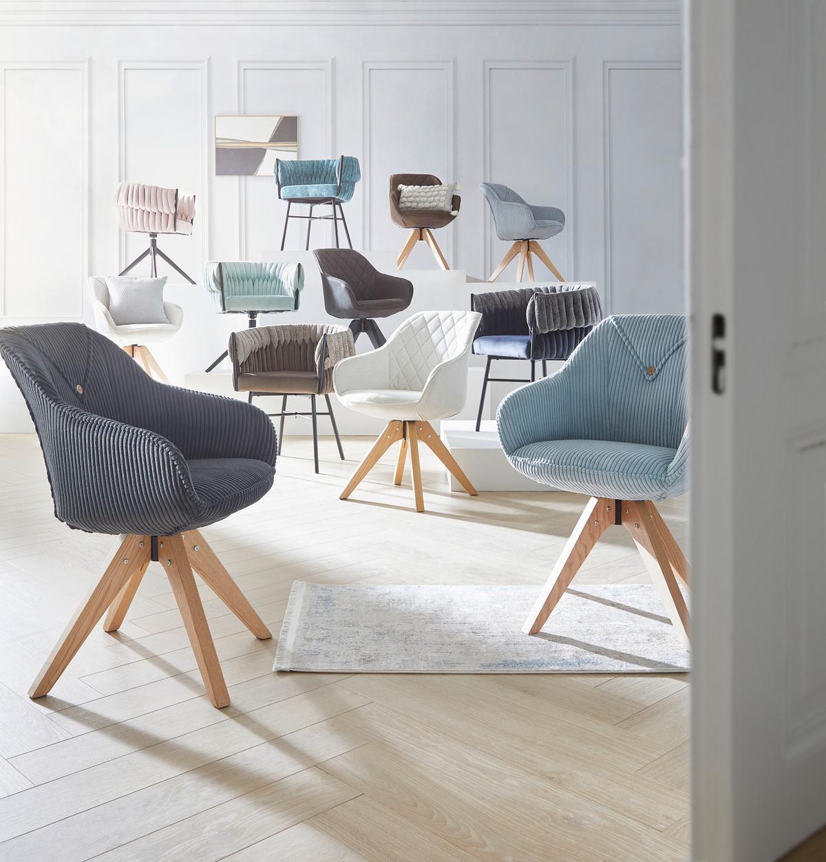 KRZESŁO Z PODŁOKIETNIKAMI COOL - kolor dębowy/ciemnobrązowy, Lifestyle, drewno/tkanina (60/83/65cm) - Landscape