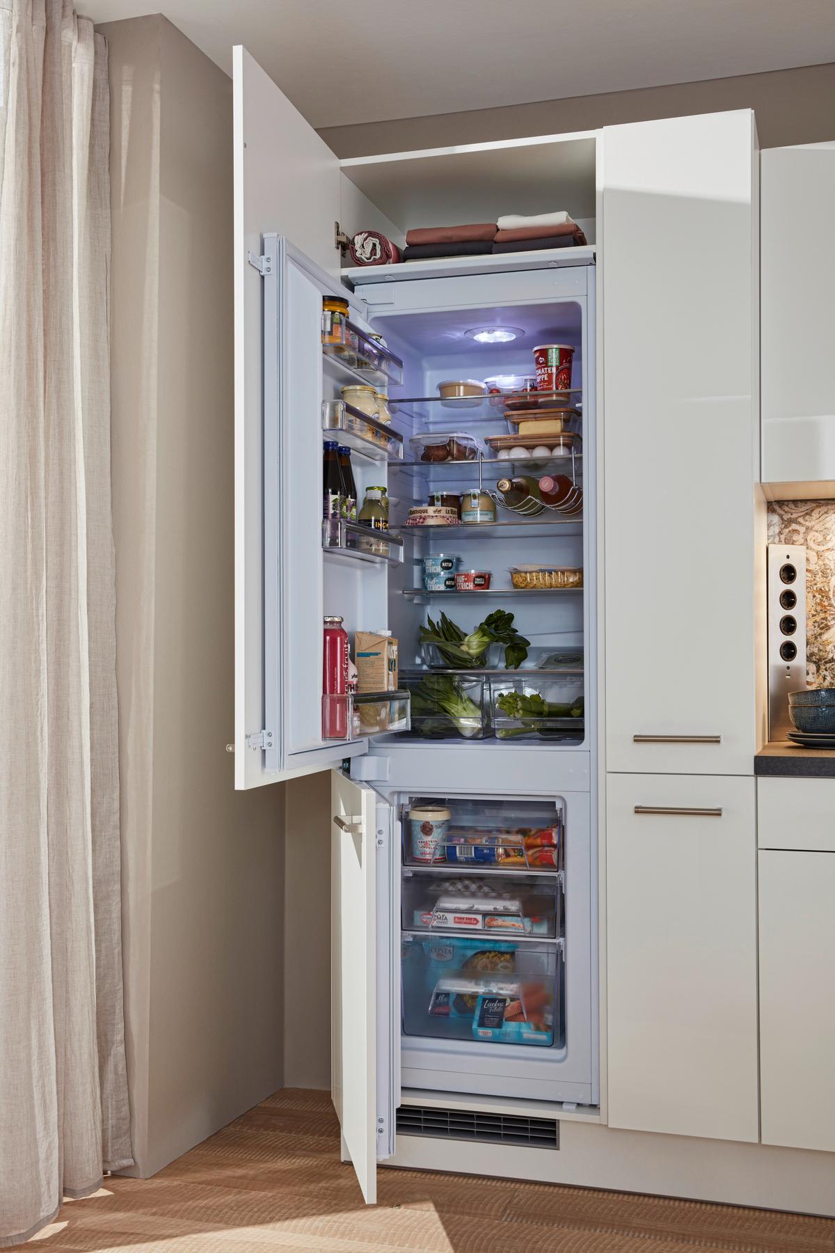 Küchenblock IP4050 o. Geräte Weiss Hochglanz - Edelstahlfarben/Weiß Hochglanz, MODERN, Holzwerkstoff/Metall (310cm) - Impuls