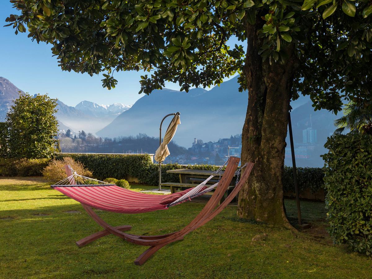 Hängematte Hawaii Holz/Rot - Rot/Lärchefarben, Basics, Holz/Textil (320/120/130cm) - Ambia Garden