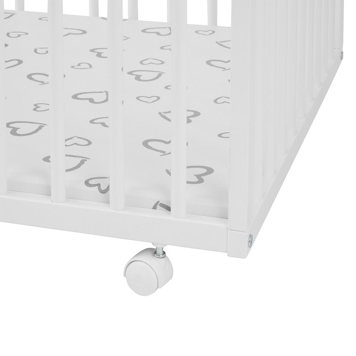 KOJEC NA KÓŁKACH SWEETHEART - biały, Basics, tworzywo sztuczne/drewno (100/75/68cm) - My Baby Lou