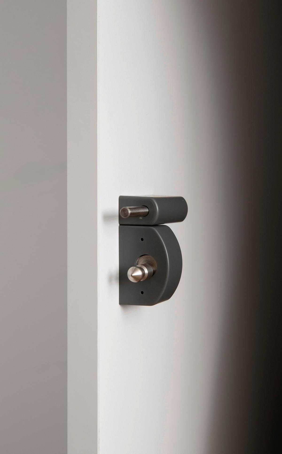 Garderobna Omarica Locked, Bela - bela, Design (45,4/92,6/40,65cm) - MID.YOU