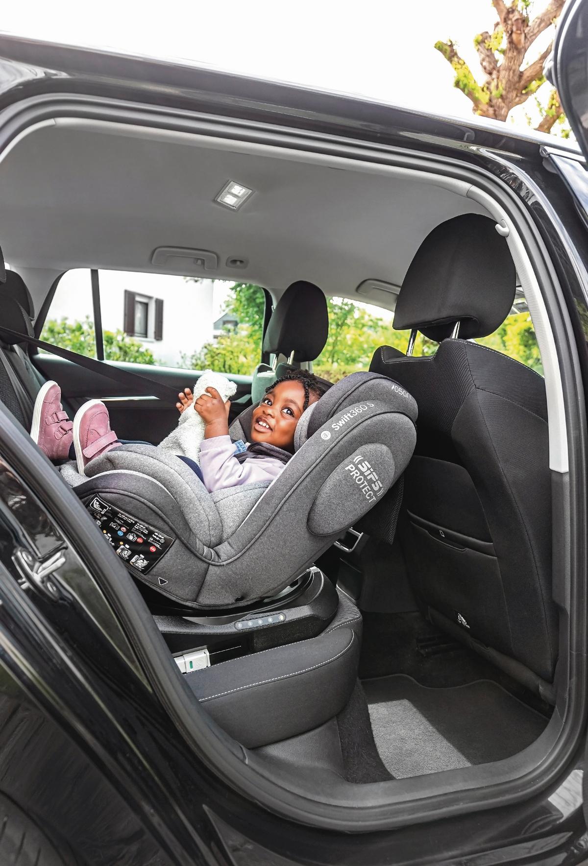 FOTELIK SAMOCHODOWY OBROTOWY SWIFT360S - czarny, Basics, tworzywo sztuczne/tkanina (44/60/50cm) - Osann