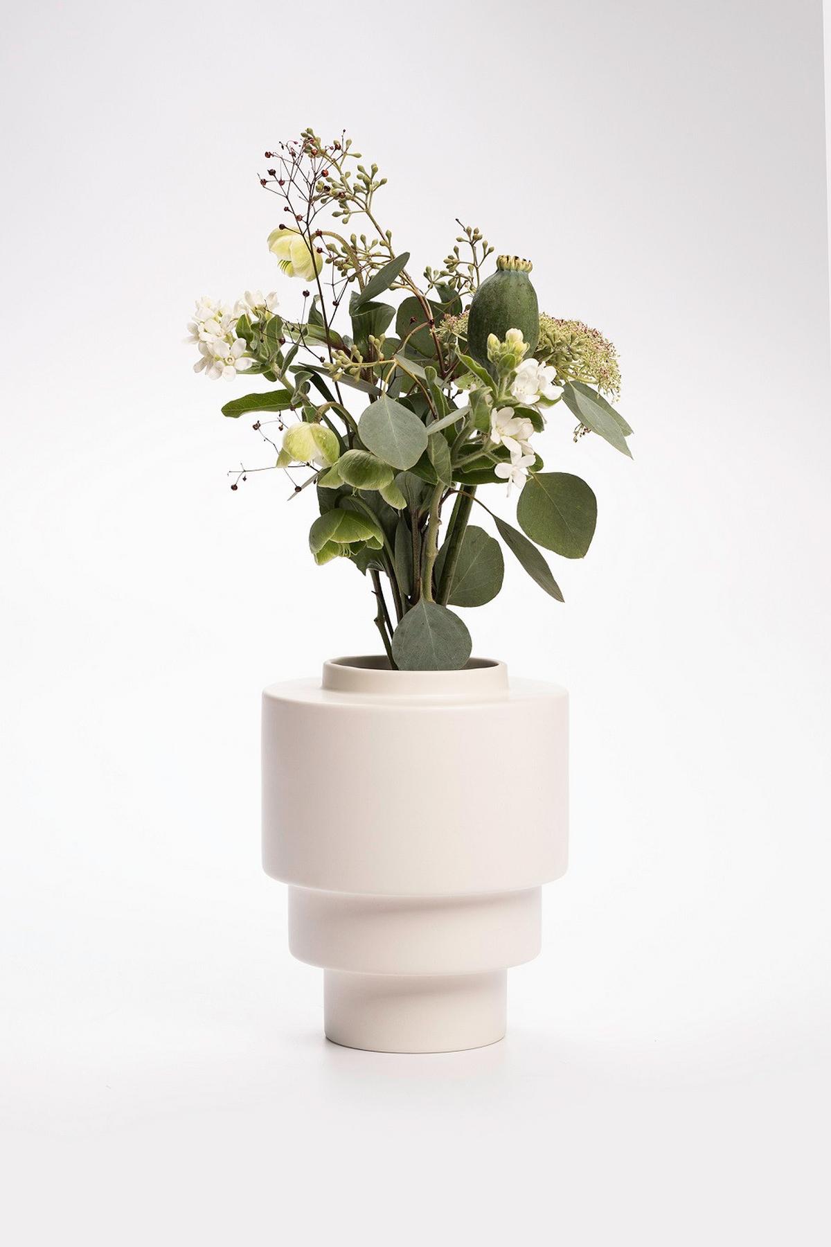 Vase Akka Weiß matt - Weiß, Basics, Keramik (16/19,5cm) - Markslöjd