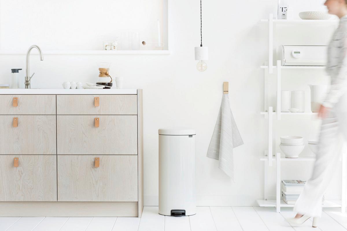 KOSZ NA ODPADY 111785 - biały, Design, tworzywo sztuczne/metal (29,3/67,9/38cm) - Brabantia