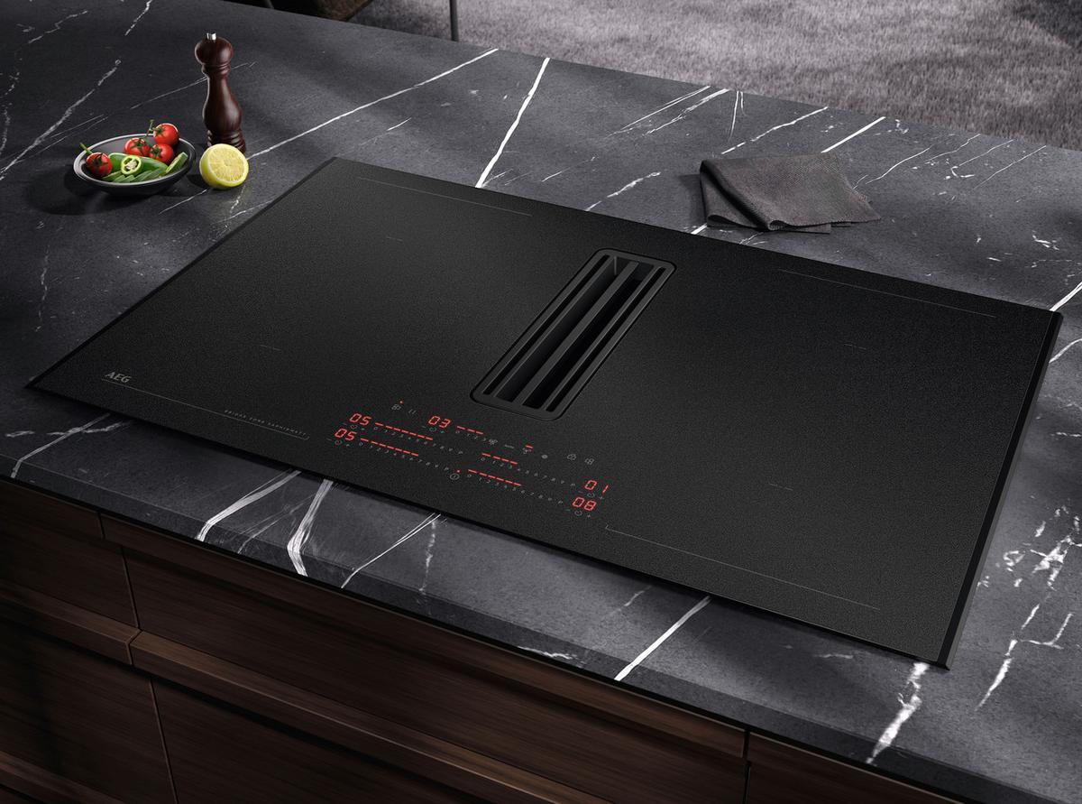 PŁYTA KUCHENNA Z WYCIĄGIEM XCD6847AS  -TOP- - czarny, Basics, szkło (83/21,2/52cm) - AEG