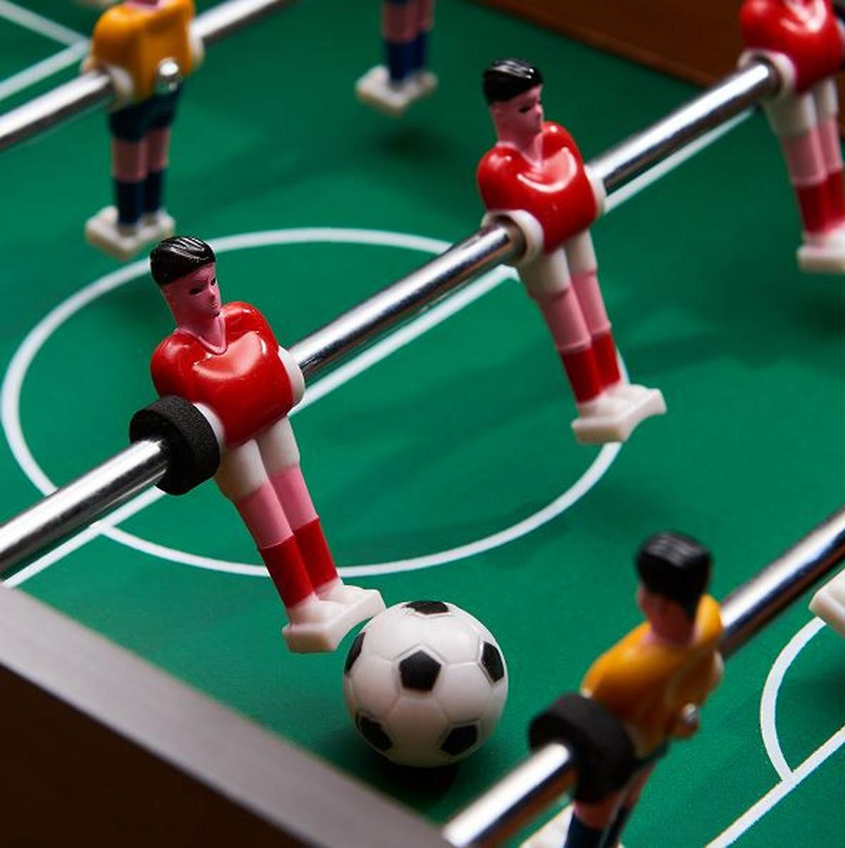 PIŁKARZYKI 10210313 - różnokolorowy, Basics, materiał drewnopochodny/tworzywo sztuczne (51/10/31cm) - Butlers