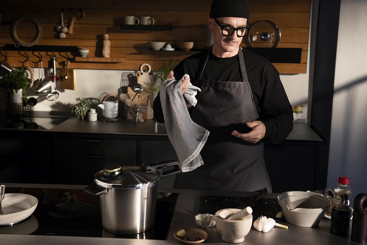 SZYBKOWAR 622-412-06-070/0 FISSLER - kolor srebrny, Basics, metal (22cm) - Fissler