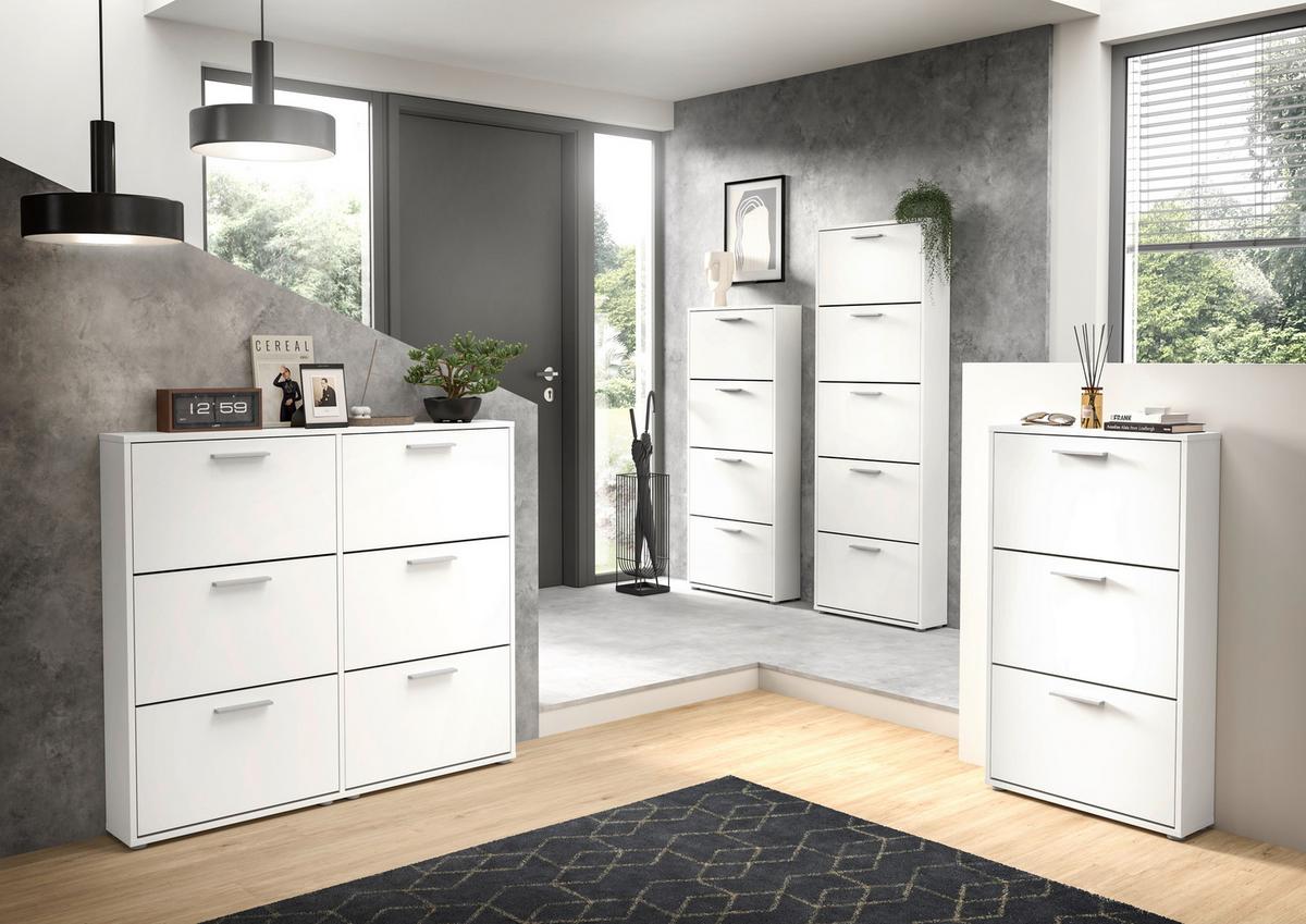 SZAFKA UCHYLNA NA BUTY SAM - kolor srebrny/biały, Design, materiał drewnopochodny/tworzywo sztuczne (59/136/17cm) - Carryhome