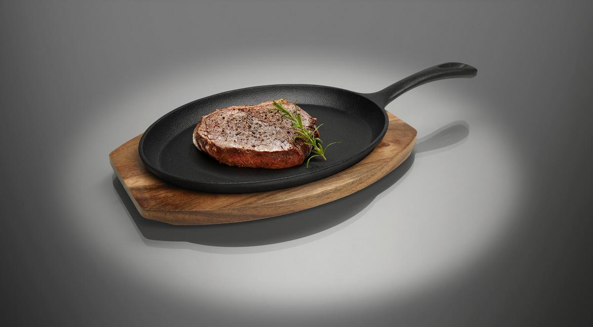 Bratpfanne Steaky inkl. Servierbrett - Schwarz/Naturfarben, KONVENTIONELL, Holz/Metall (37,5/18,5/3,5cm) - Mömax