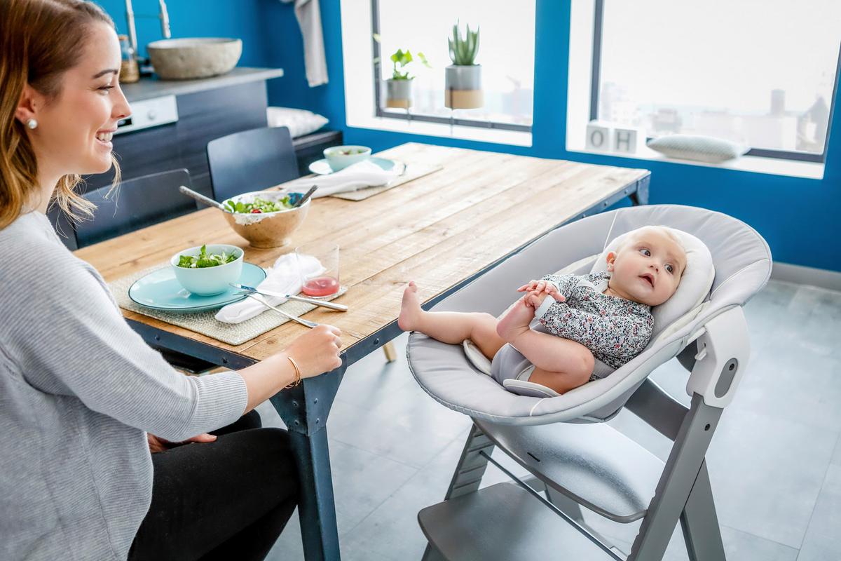 LEŻACZEK ALPHA BOUNCER STRETCH GREY - biały/szary, Konventionell, tkanina (66/49/45cm) - Hauck