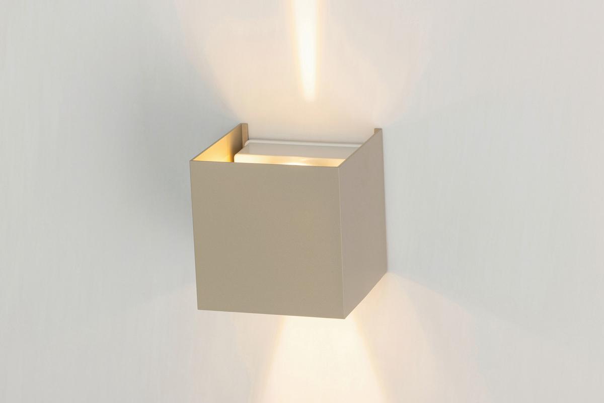 KINKIET LED ATLAS *SBN* - kolor piaskowy, Basics, tworzywo sztuczne/metal (10/10/10cm) - Novel